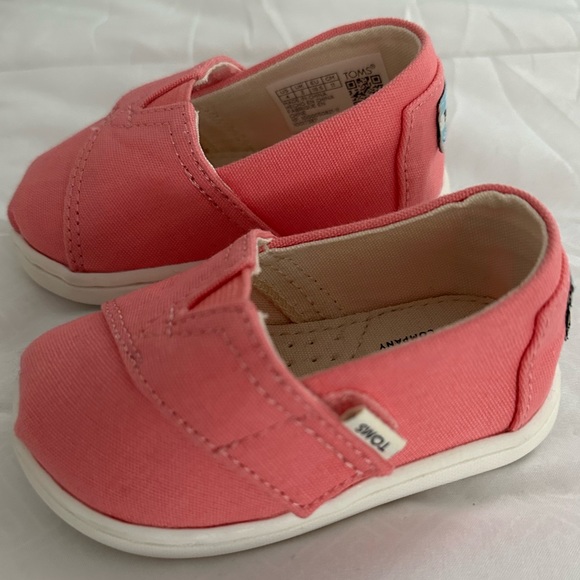 Toms Girls Walker Shoe Size 4 - Picture 4 of 6